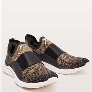 Lululemon women’s Techloom Bliss Shoe - black/rose